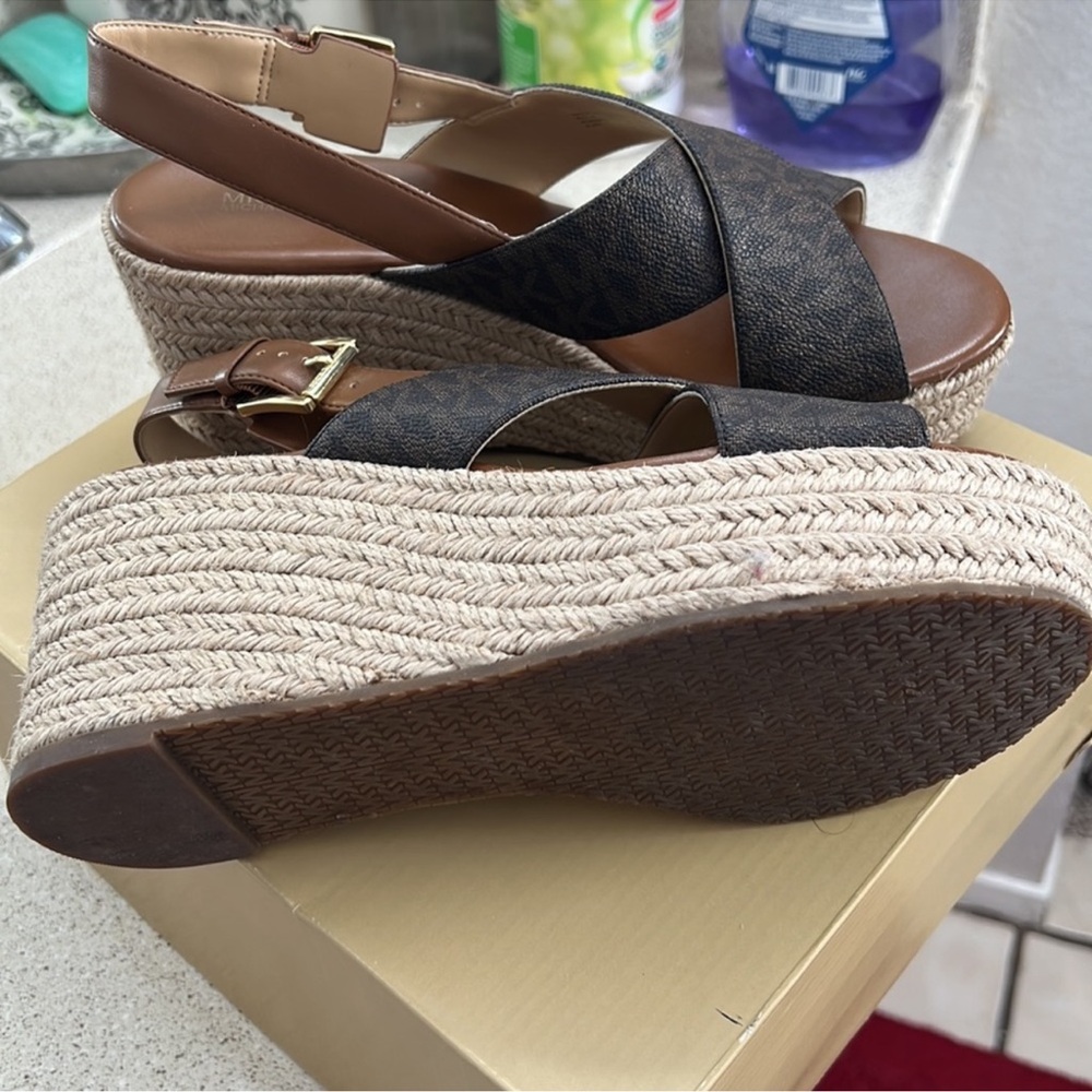 ONLY. 68. Michael kors. Used ones - Picture 3 of 5